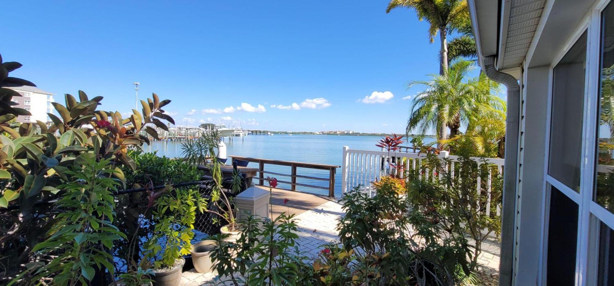 Coconut Paradise St. Pete Beach Exterior photo