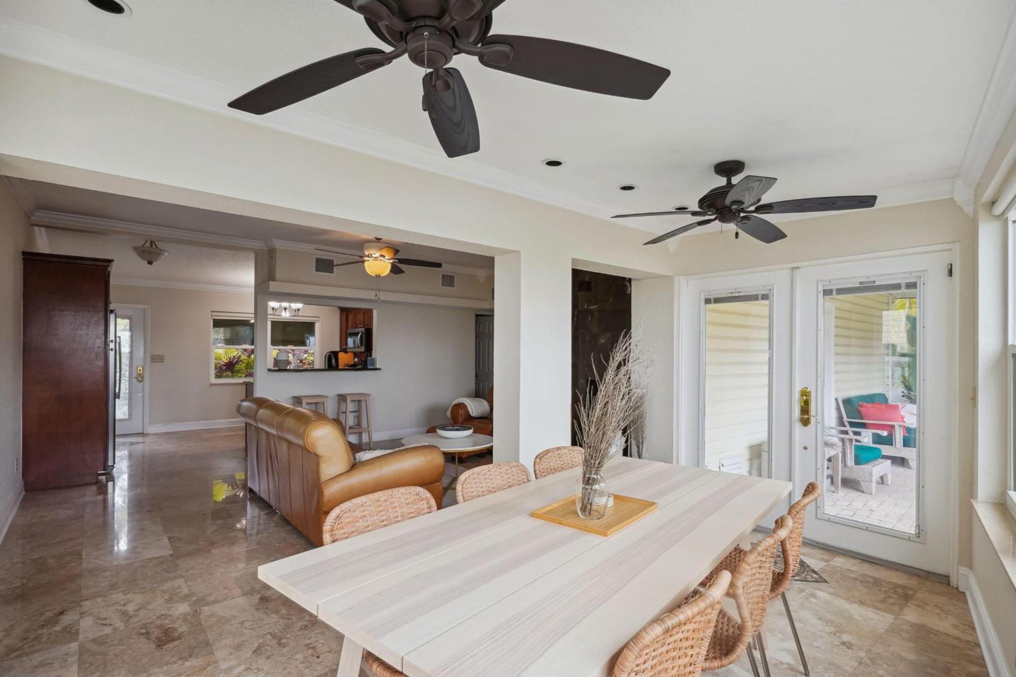 Coconut Paradise St. Pete Beach Exterior photo